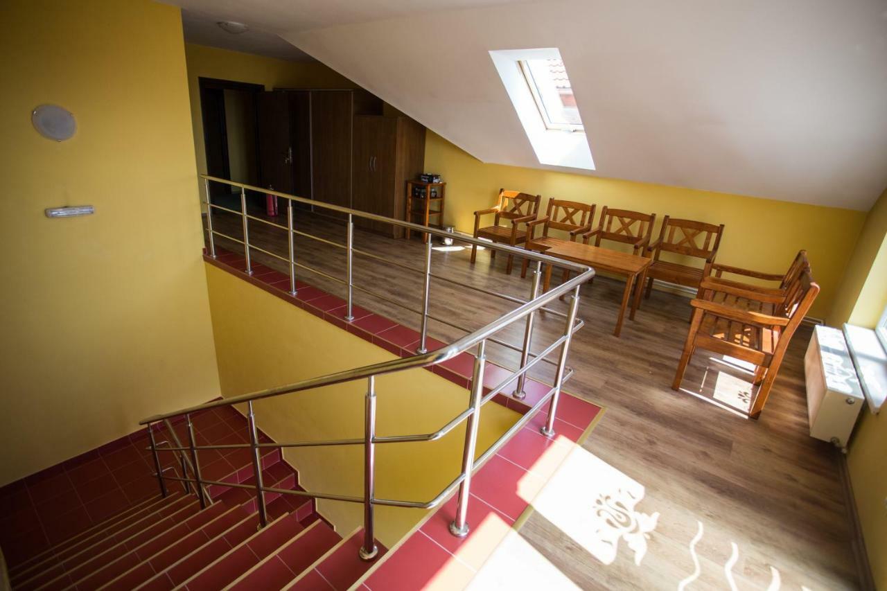 Camere De Inchiriat Hatuica Exterior photo